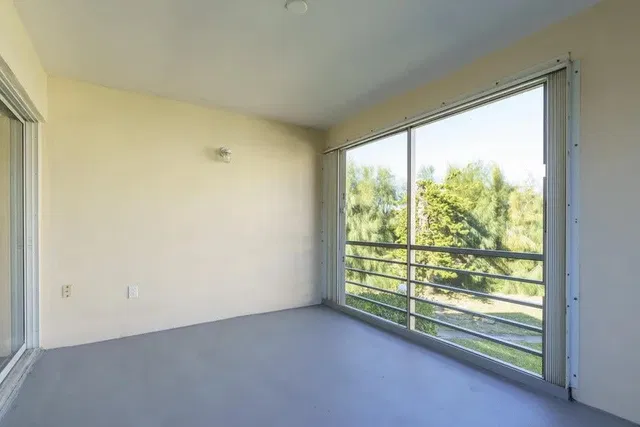 Unit B4 photo 12