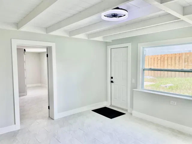  Residence photo 7
