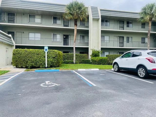 Unit 307 photo 2