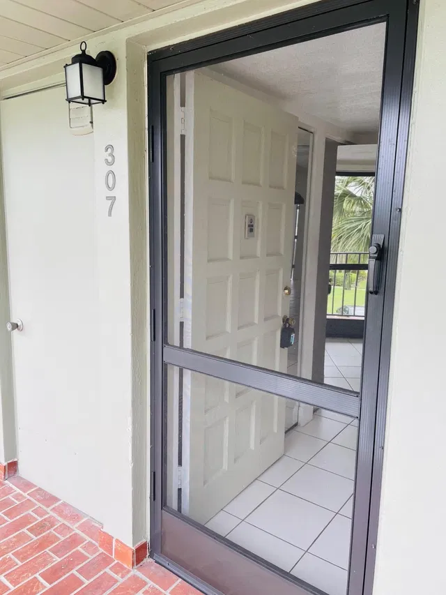 Unit 307 photo 5