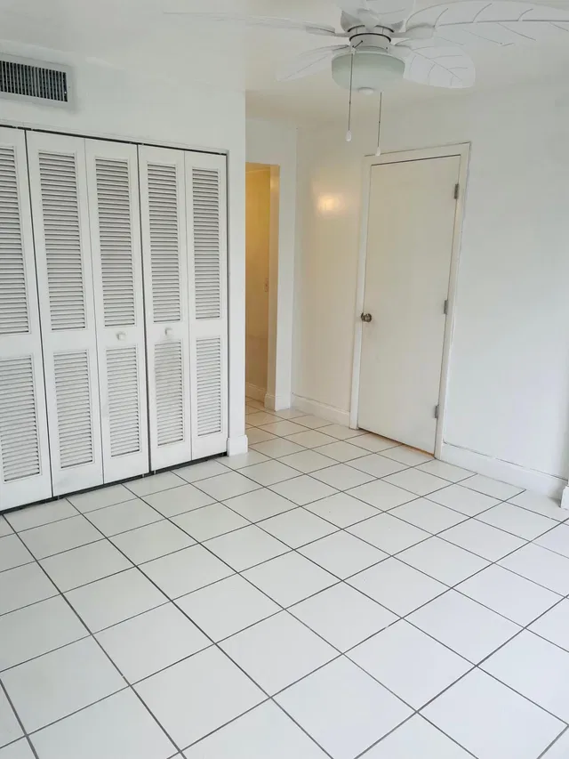 Unit 307 photo 15