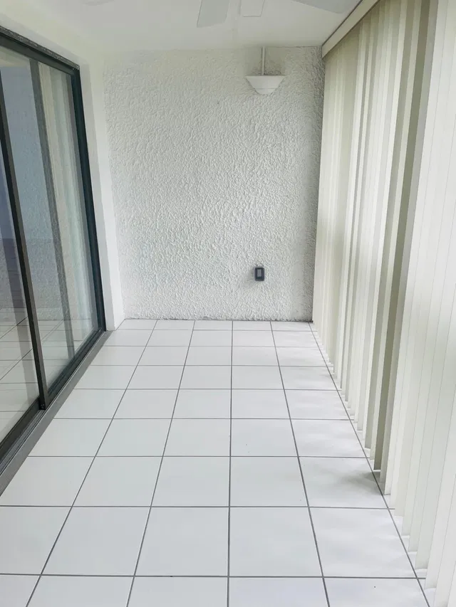 Unit 307 photo 22