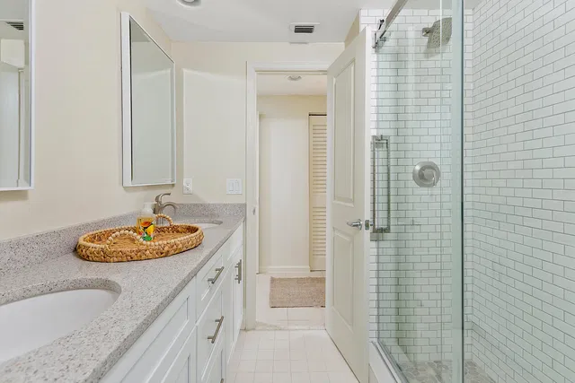 Pebblewood Unit 101 photo 4