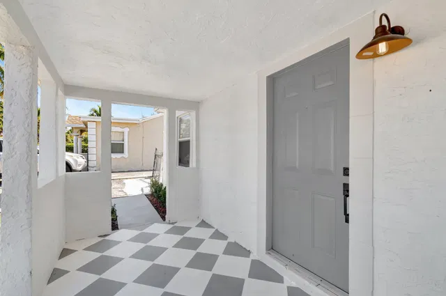 West Palm Beach Residence photo 2