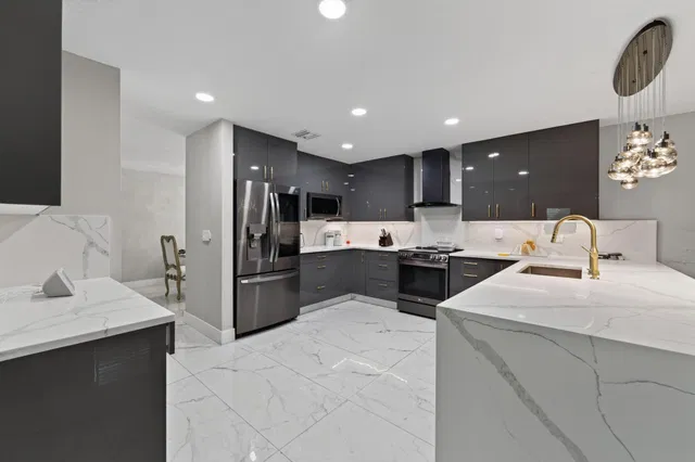 Residence photo 2