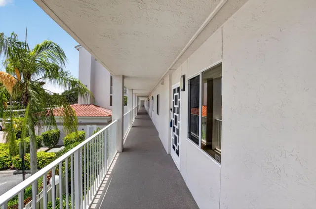 Unit 207 photo 3