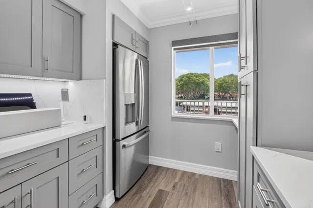 Unit 207 photo 7