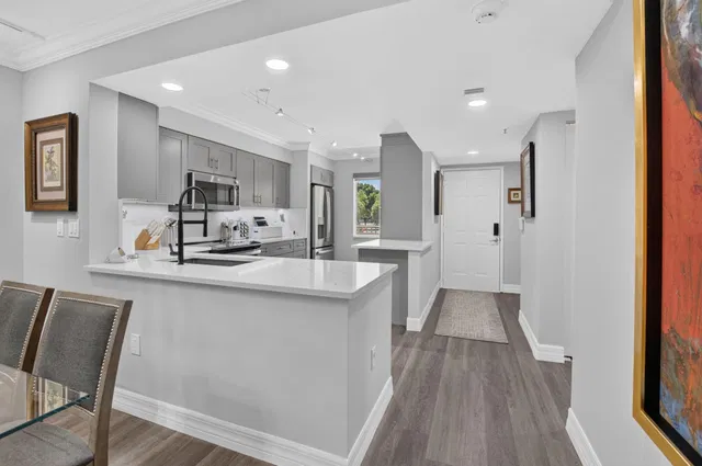 Unit 207 photo 12