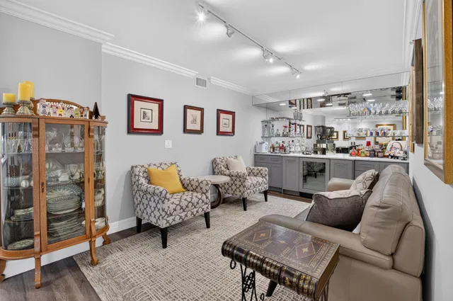 Unit 207 photo 21