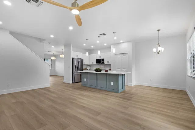  Residence photo 8