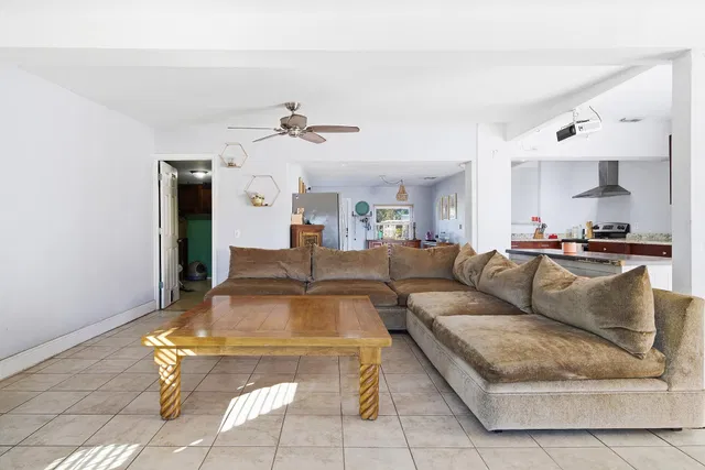  Residence photo 4