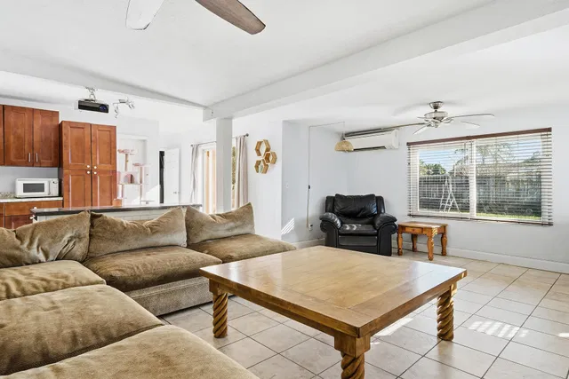  Residence photo 5