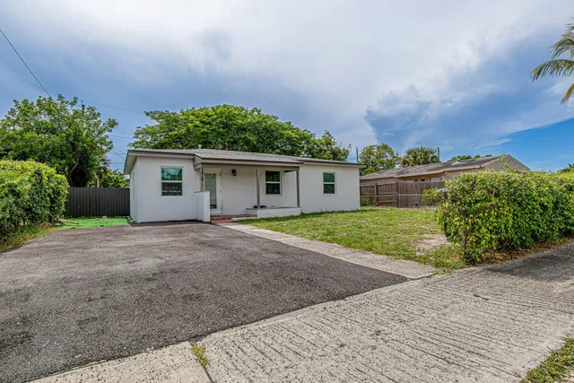 Residence photo 3