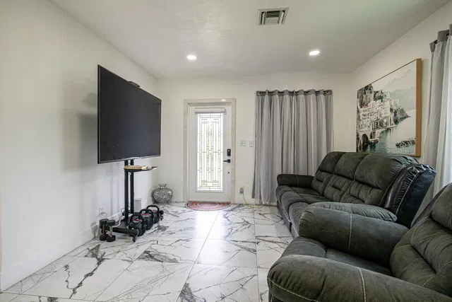 Residence photo 6