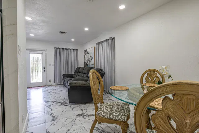 Residence photo 8