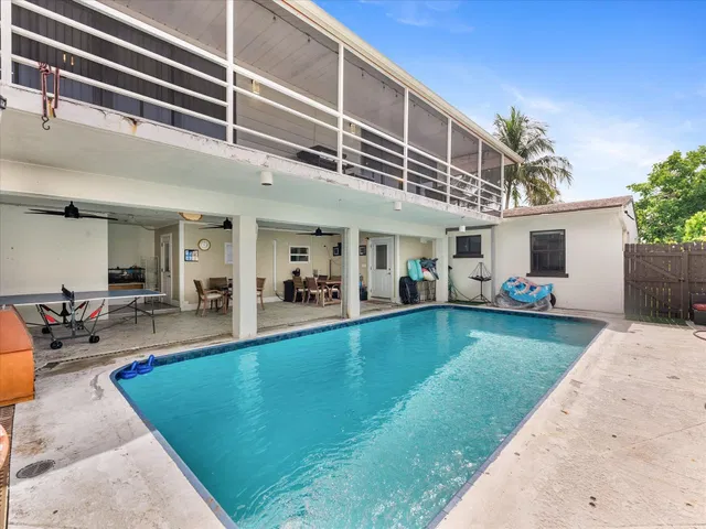 Residence photo 2