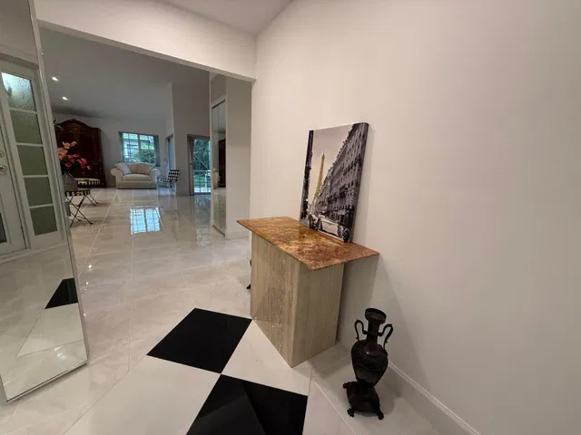 Residence photo 8