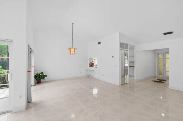 Residence photo 17