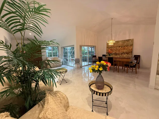Residence photo 19