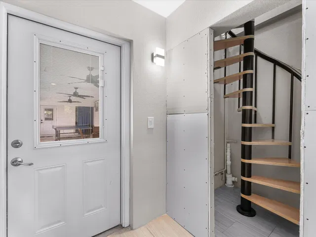  Residence photo 9