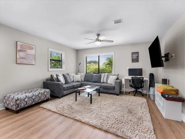  Residence photo 11