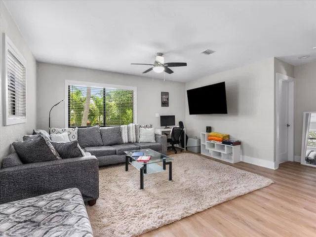 Residence photo 12