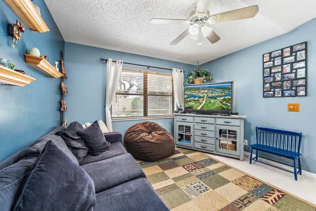 Residence photo 8
