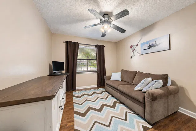 Residence photo 15