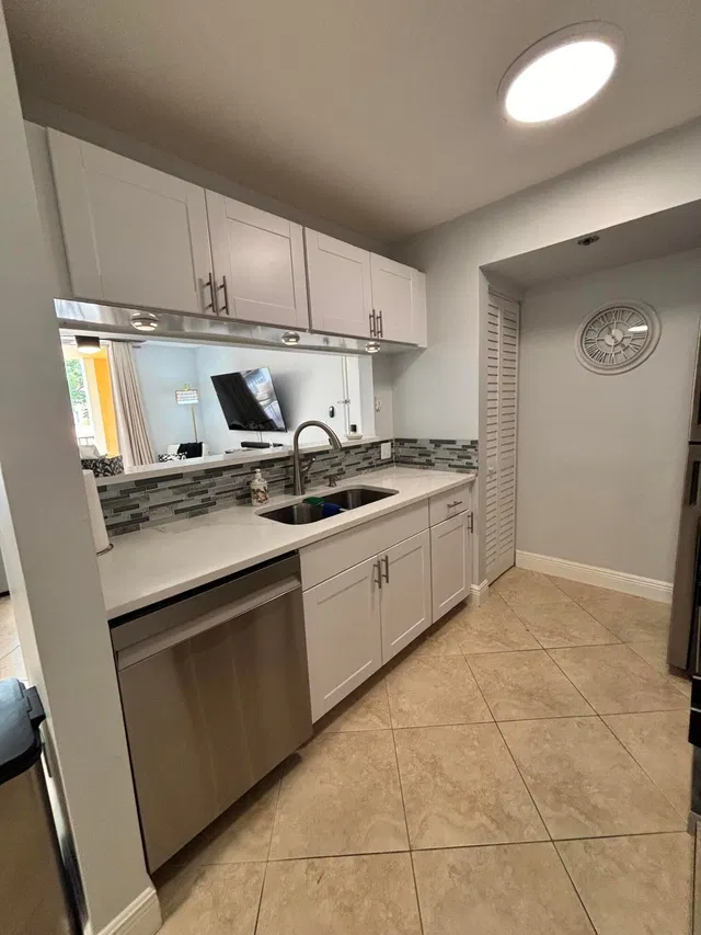 Unit 207 photo 5