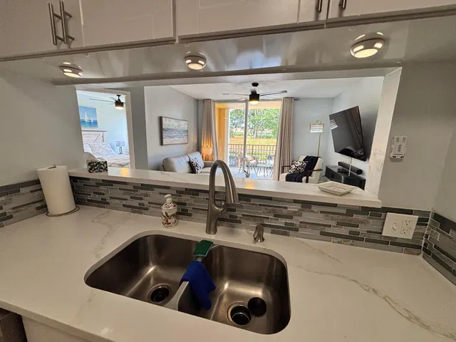 Unit 207 photo 6