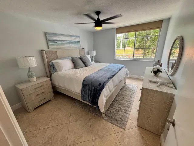 Unit 207 photo 7
