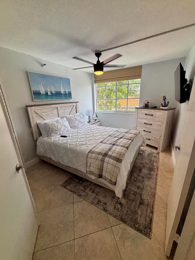 Unit 207 photo 8