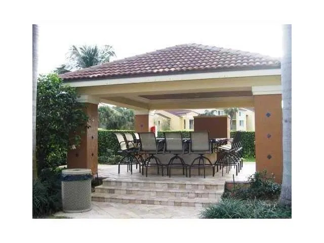 Unit 207 photo 16