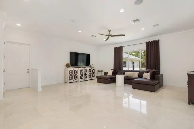 Residence photo 18