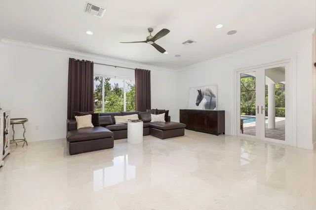 Residence photo 19