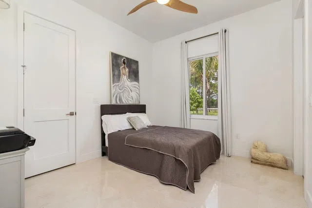 Residence photo 33