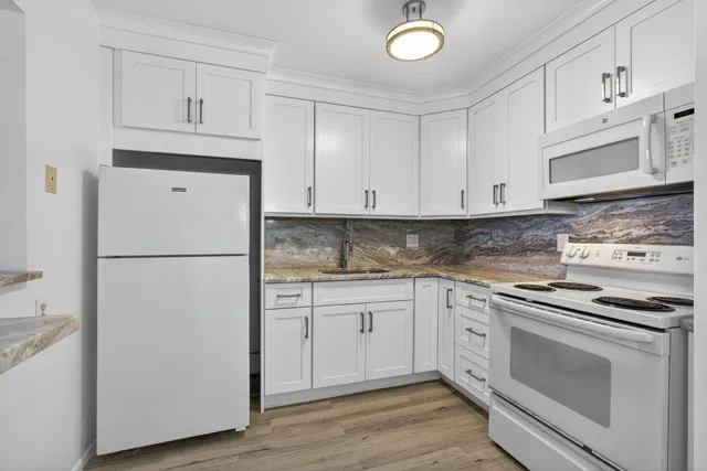 Unit 307 photo 15