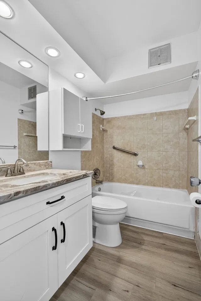 Unit 307 photo 21