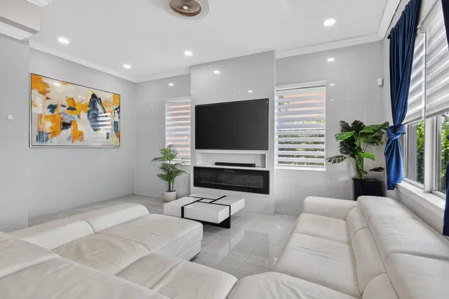 Residence photo 18
