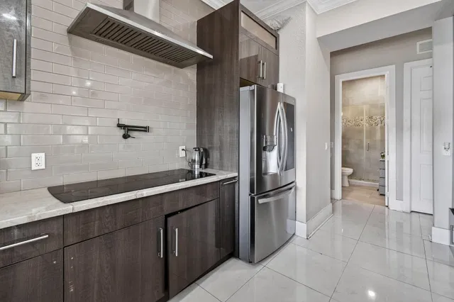Residence photo 26