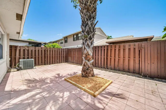Residence photo 23