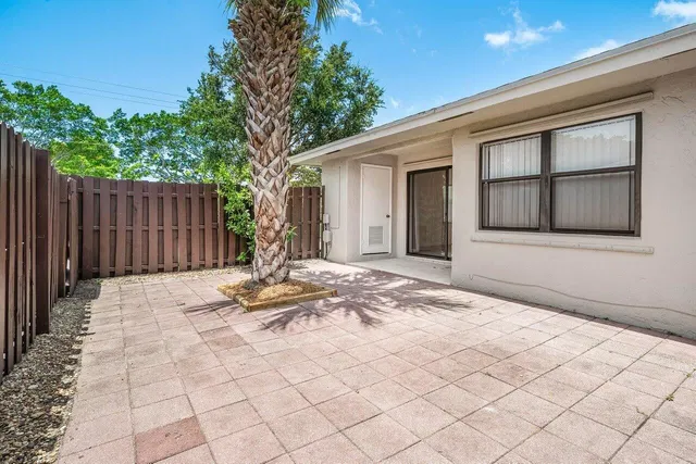 Residence photo 25
