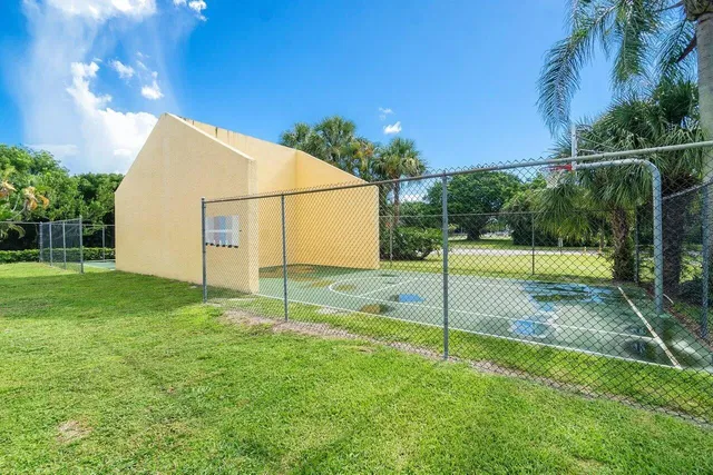 Residence photo 31