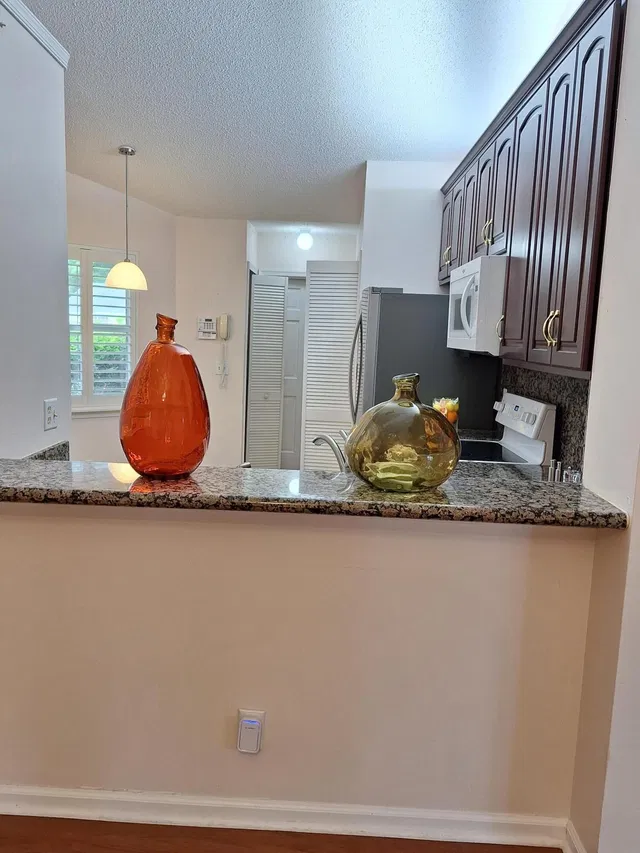 Residence photo 8