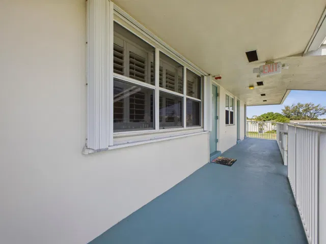 Unit 302 photo 3