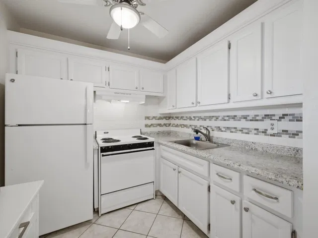 Unit 302 photo 13