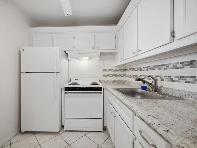 Unit 302 photo 14