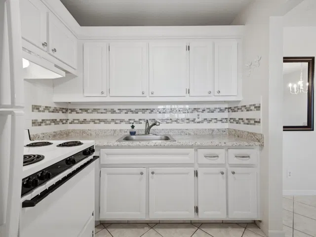 Unit 302 photo 15