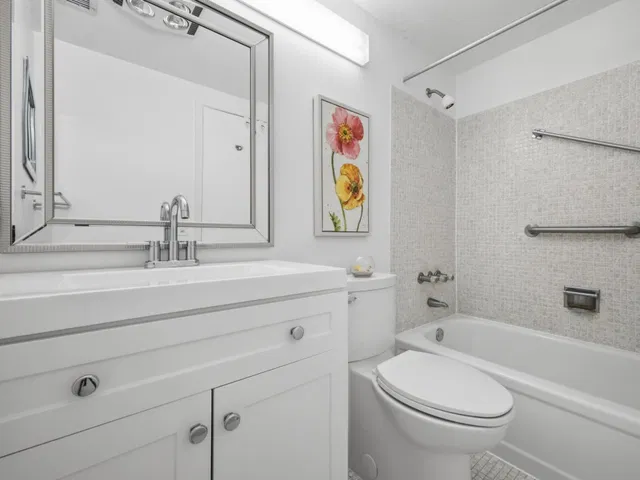 Unit 302 photo 22