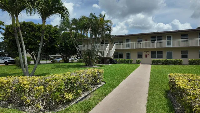 Unit 326 photo 3